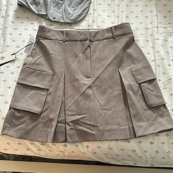 Brand New Babaton Aritiza Skirt - Picture 3 of 10
